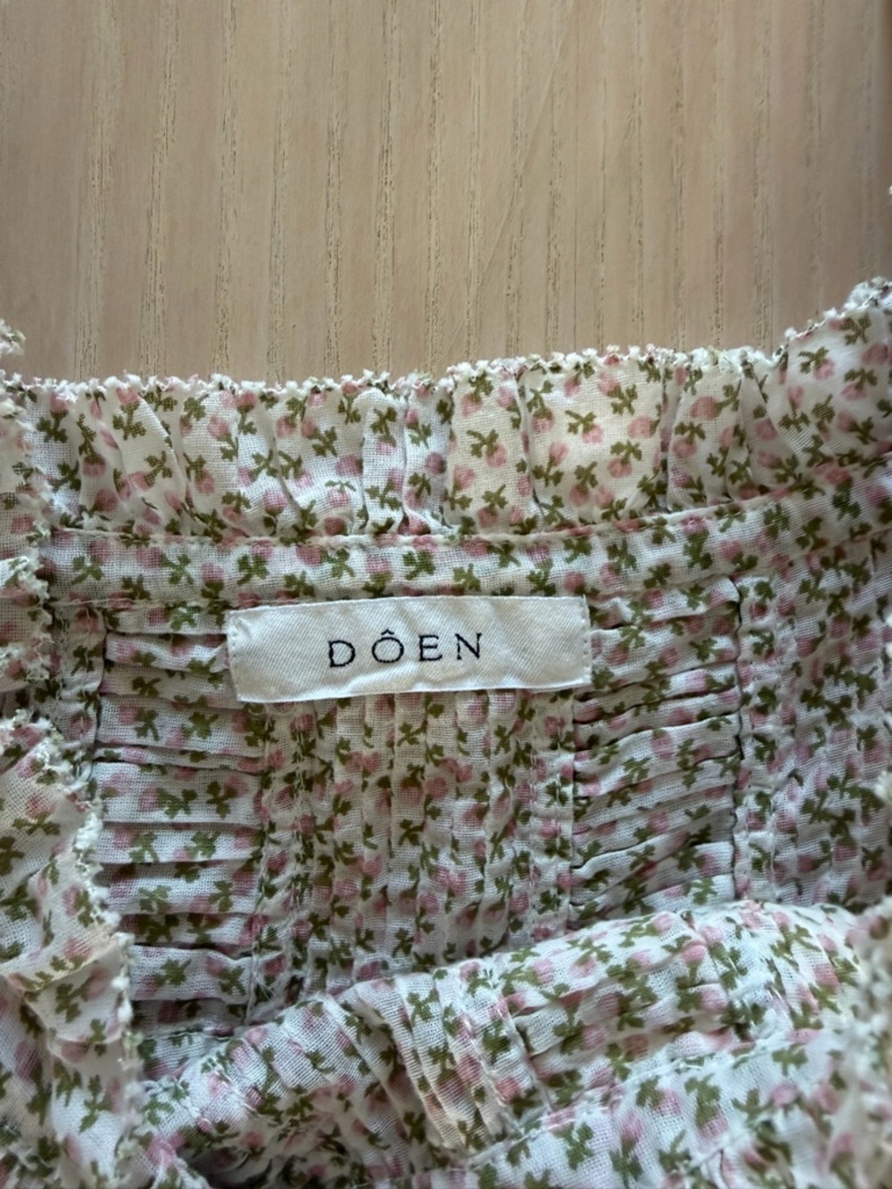 Doen Cream Smocked Floral Cotton Peasant Top - Picture 3 of 5